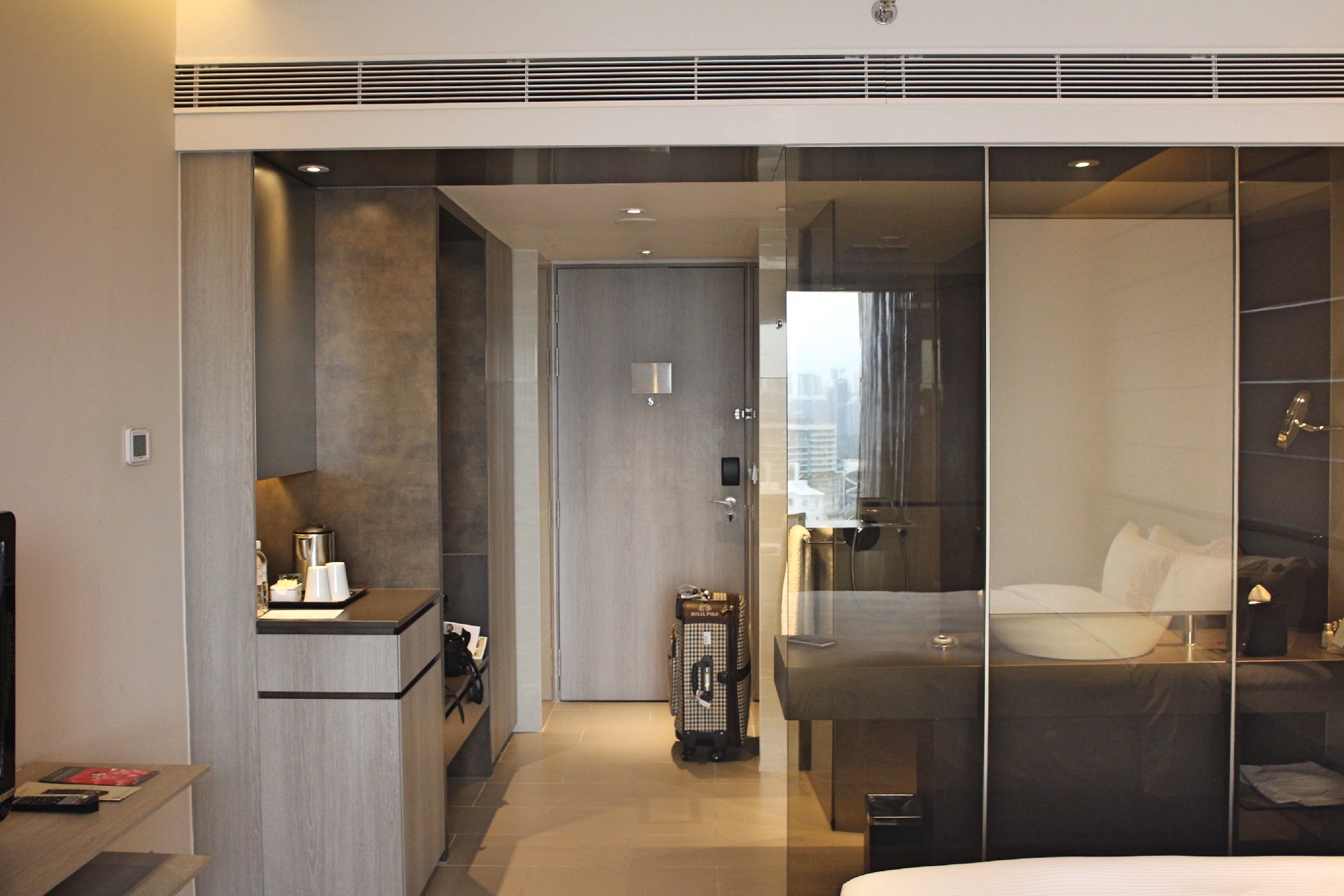 7-inroom2-Singapore_Carlton_hotel_5star3.jpg