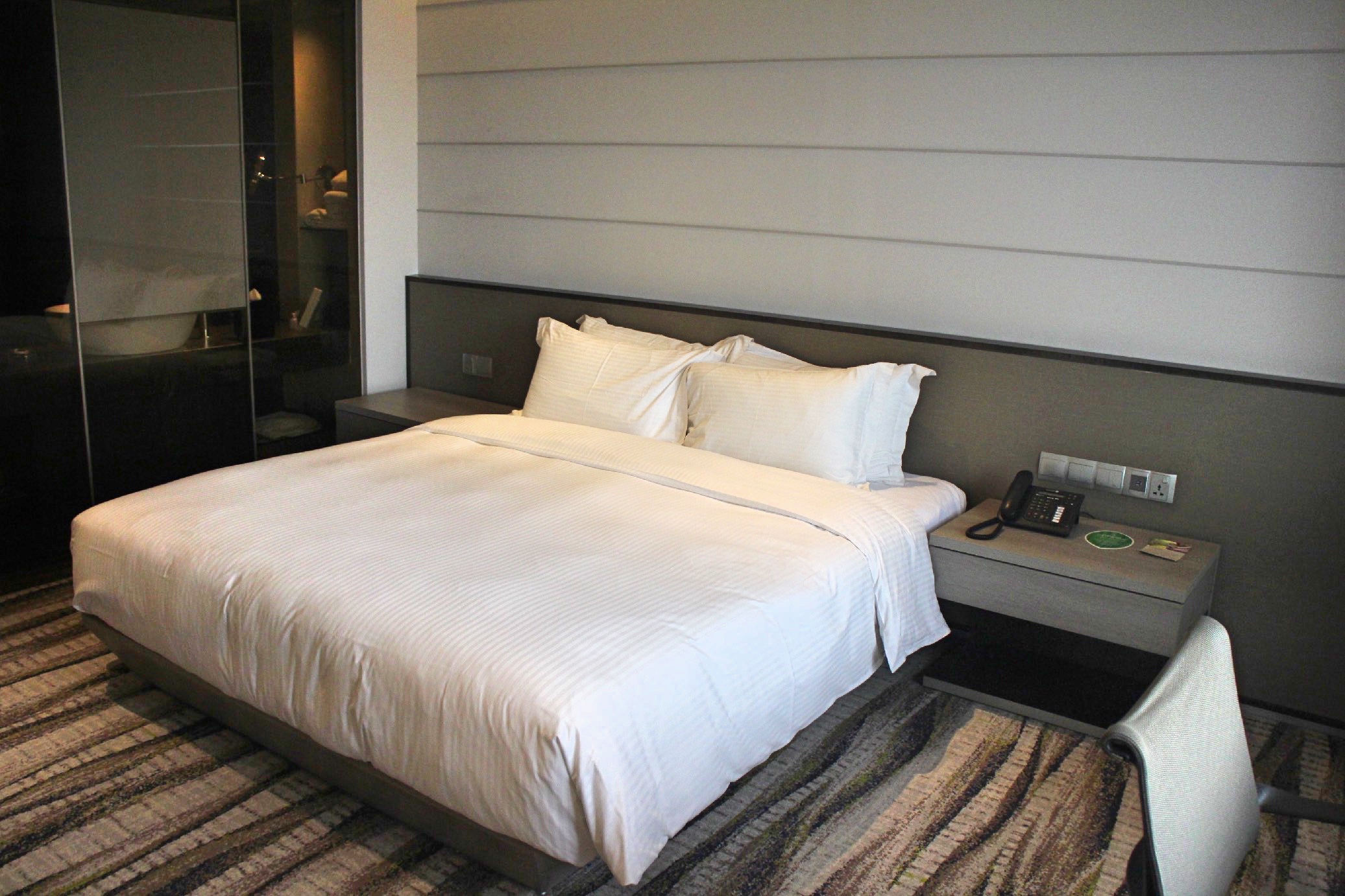8-bed-Singapore_Carlton_hotel_5star4.jpg