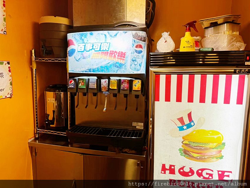 2台北士林夜市大漢堡HUGEBURGER-比臉還大-36.jpg