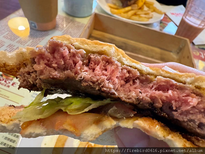 6台北士林夜市大漢堡HUGEBURGER-比臉還大-63.jpg