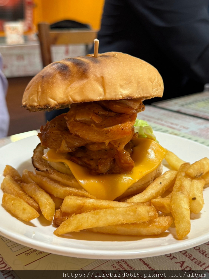 9-1台北士林夜市大漢堡HUGEBURGER-比臉還大-11.jpg