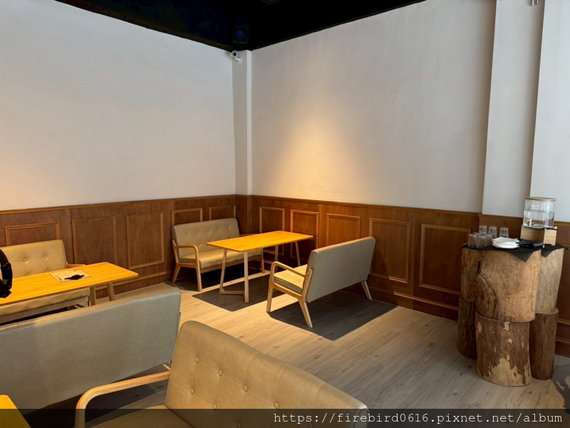 桃園中壢中央西路Mukkacafe-4.jpg